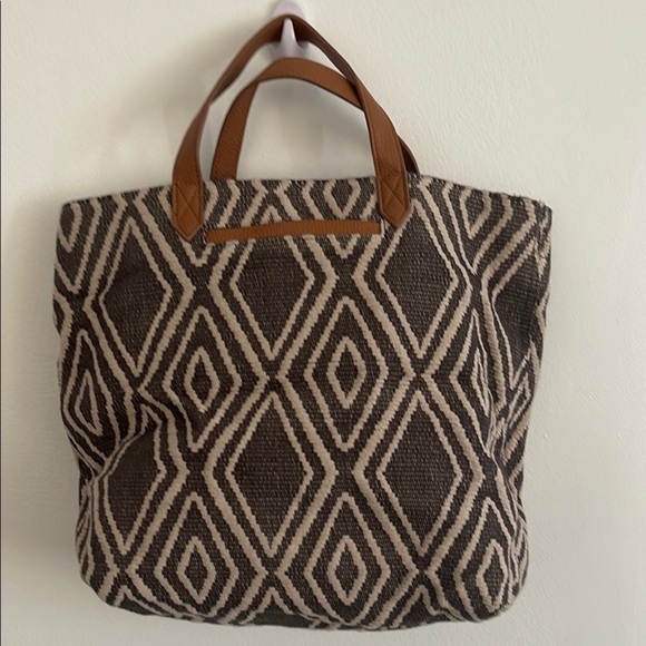 Thirty-One Gray and White Geometric Tote Bag - Picture 2 of 7